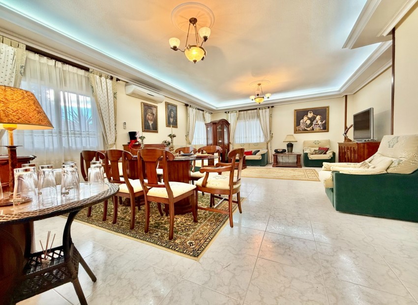 Venta - Villa -
Torrevieja - Torrevieja 