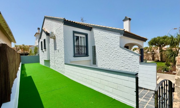 Venta - Chalet -
San Javier - Santiago de la Ribera