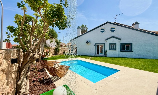 Venta - Chalet -
San Javier - Santiago de la Ribera