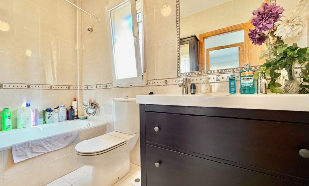 Venta - Chalet -
El Algar 