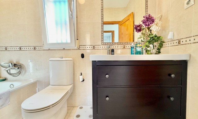 Venta - Chalet -
El Algar 