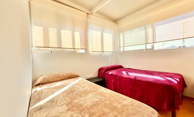 Venta - Chalet -
El Algar 