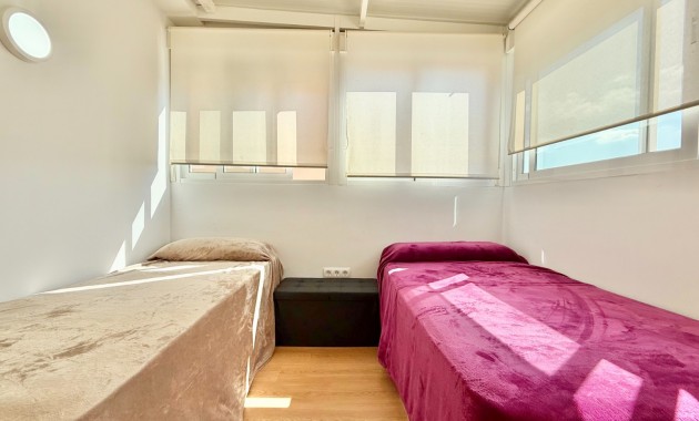 Venta - Chalet -
El Algar 