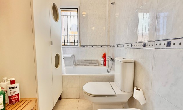 Venta - Chalet -
El Algar 