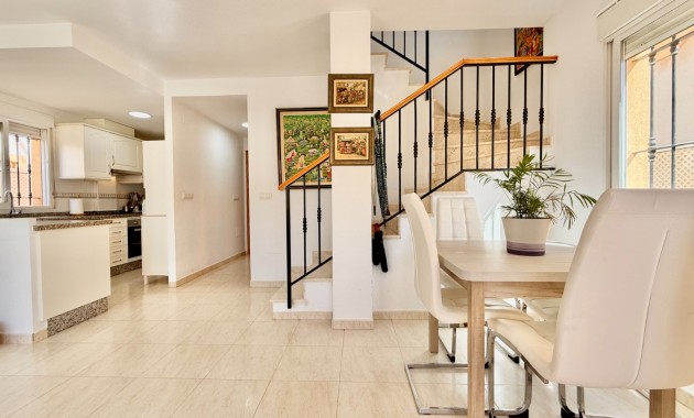 Venta - Chalet -
El Algar 