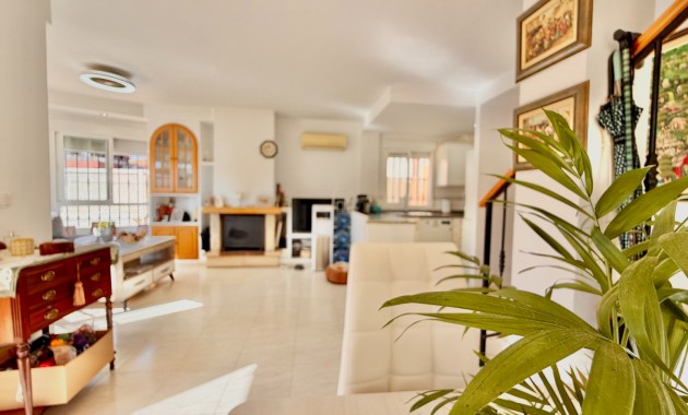 Venta - Chalet -
El Algar 