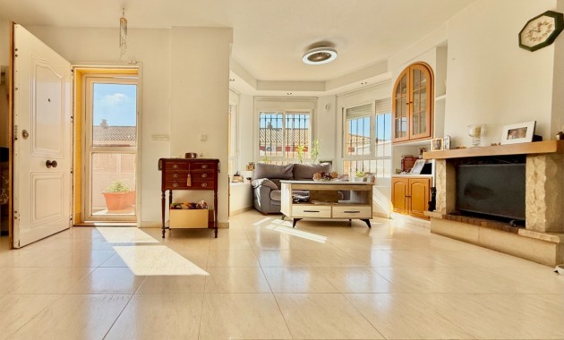 Venta - Chalet -
El Algar 