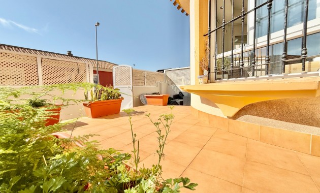 Venta - Chalet -
El Algar 