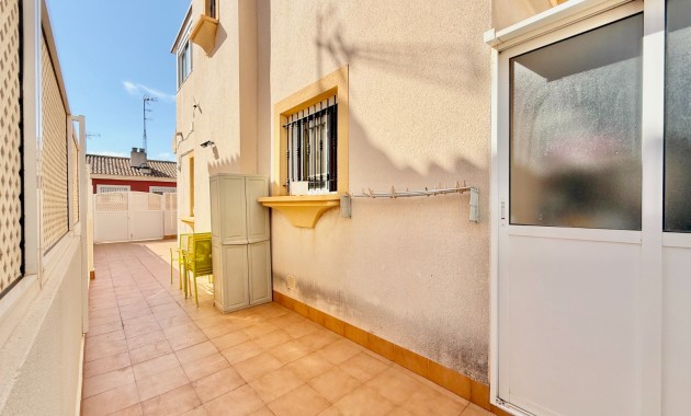 Venta - Chalet -
El Algar 