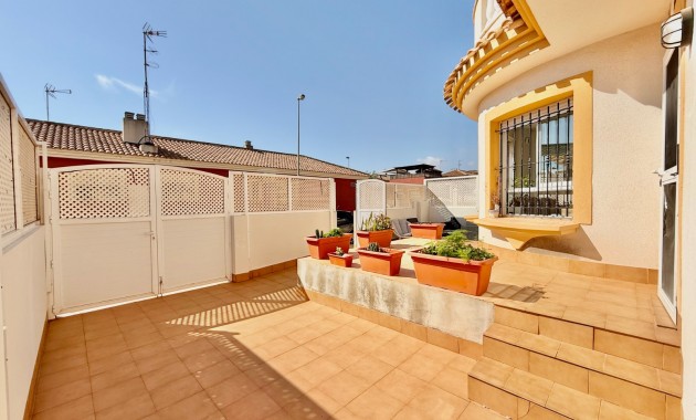 Venta - Chalet -
El Algar 