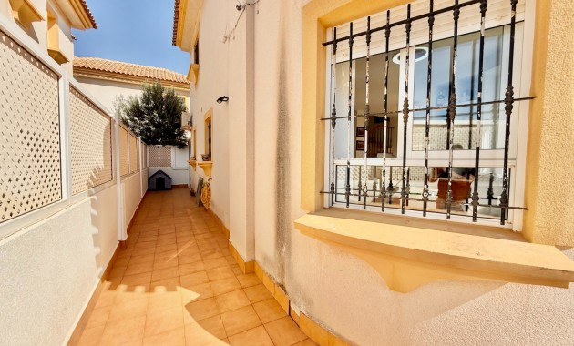 Venta - Chalet -
El Algar 