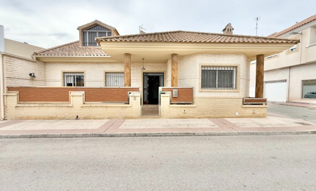 Venta - Chalet -
Los Martínez del Puerto 