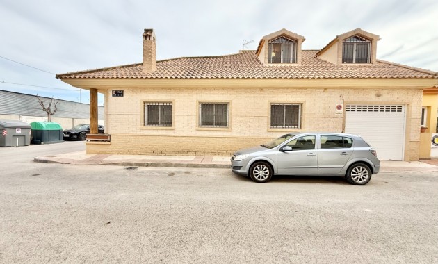 Venta - Chalet -
Los Martínez del Puerto 