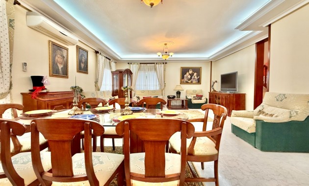 Venta - Villa -
Torrevieja - Torrevieja 