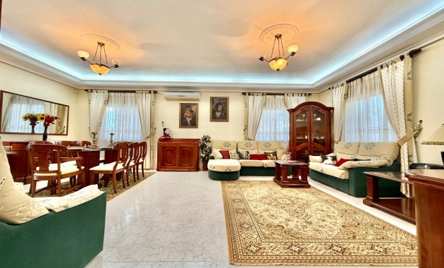 Venta - Villa -
Torrevieja - Torrevieja 