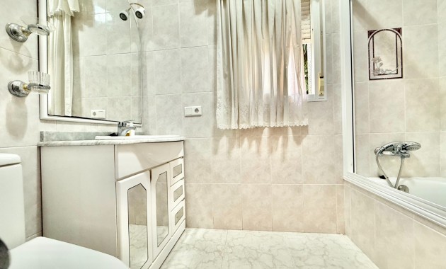 Venta - Villa -
Torrevieja - Torrevieja 