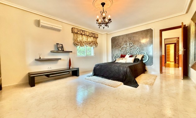 Venta - Villa -
Torrevieja - Torrevieja 