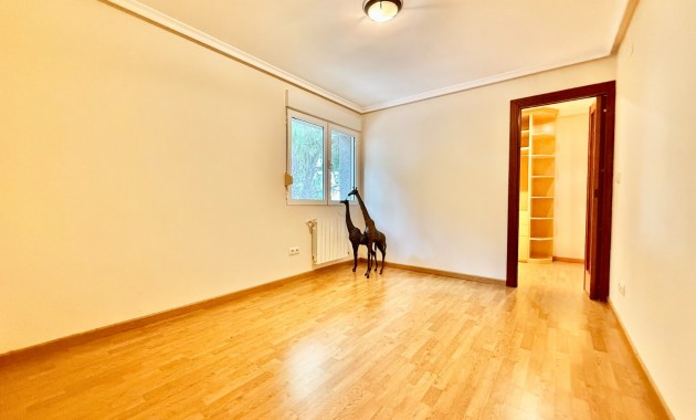 Venta - Villa -
Torrevieja - Torrevieja 