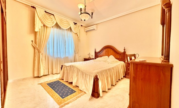 Venta - Villa -
Torrevieja - Torrevieja 