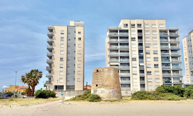 Venta - Ático -
La Manga 
